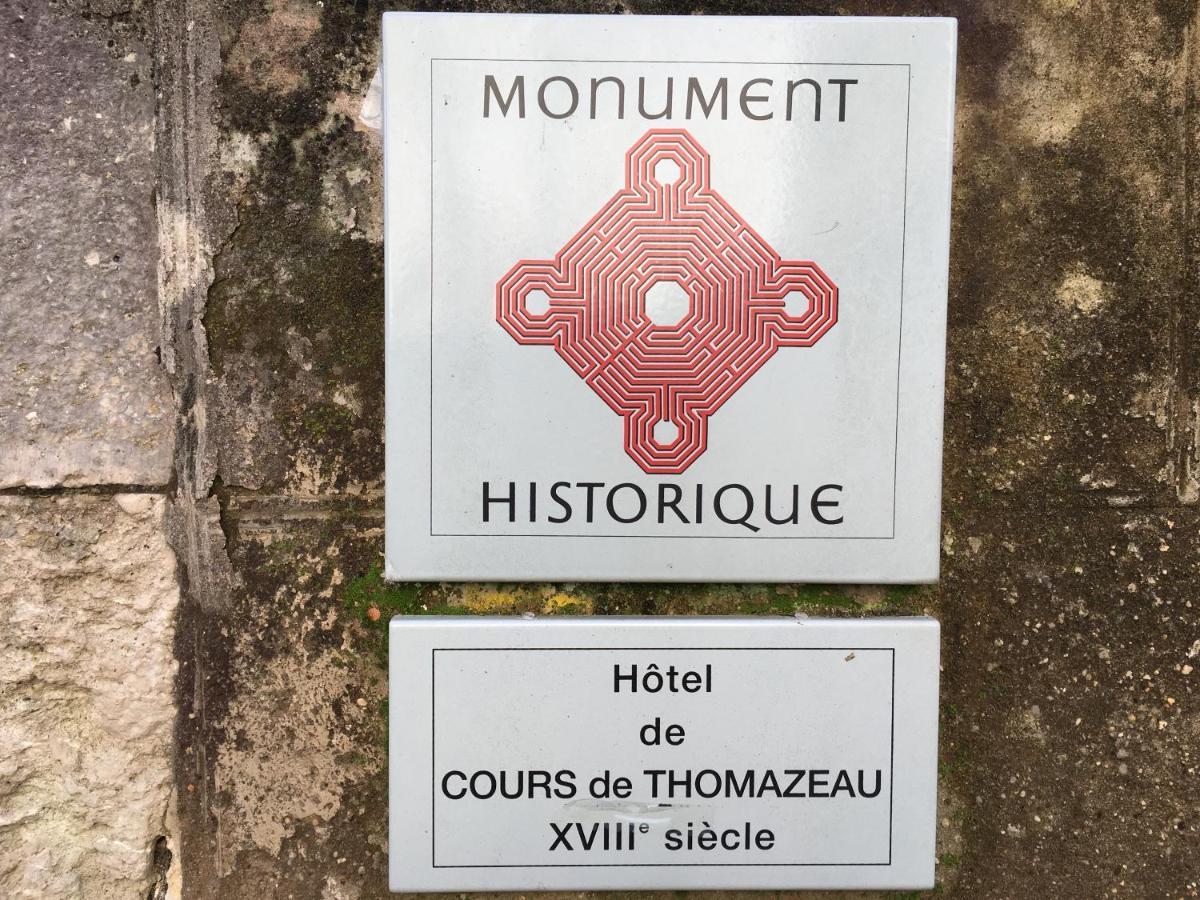 Cours De Thomazeau Panzió Castillonnès Kültér fotó